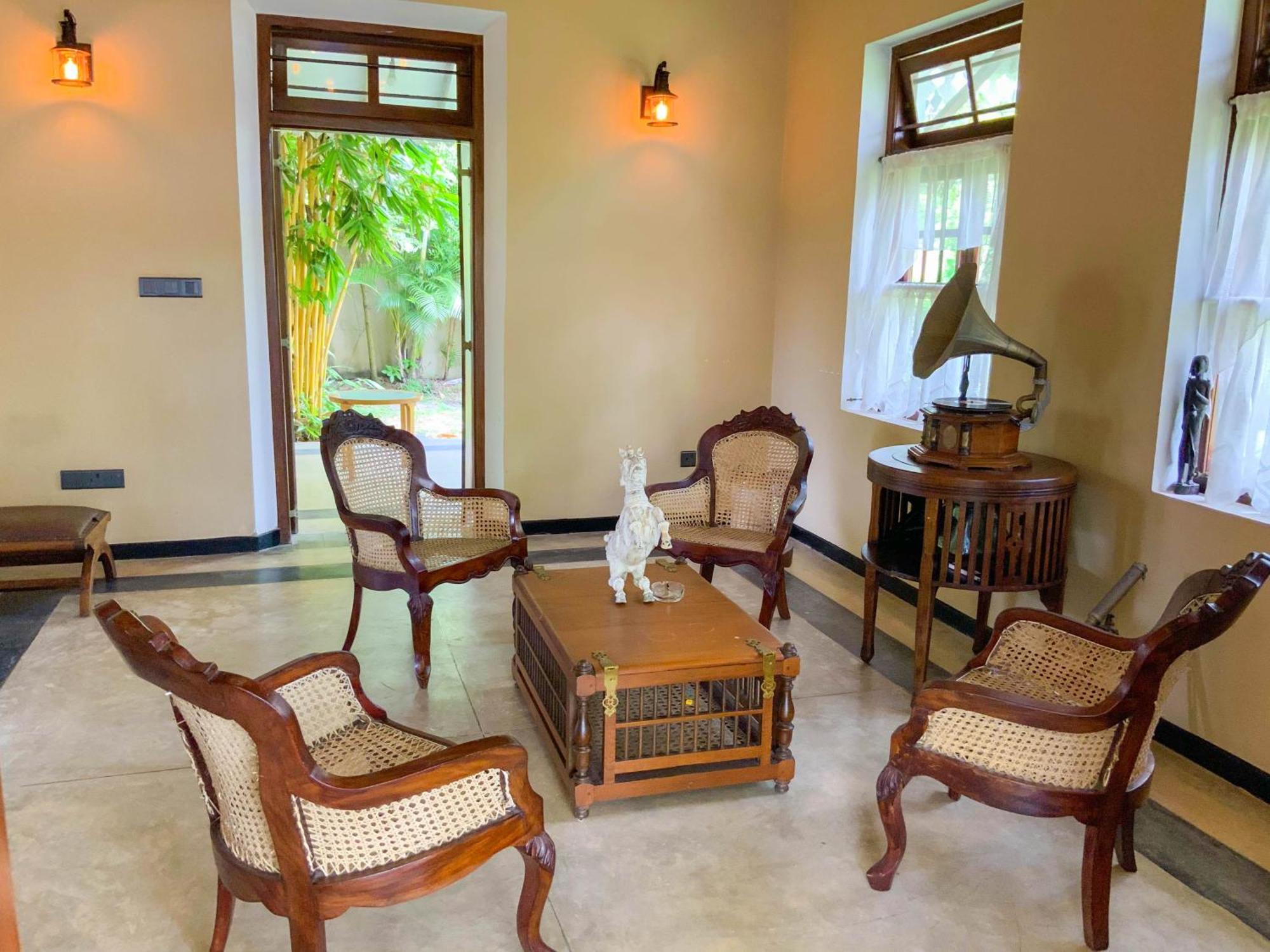 Headman House Antique Villa - A Seaside Royal Stay Ахангама Экстерьер фото