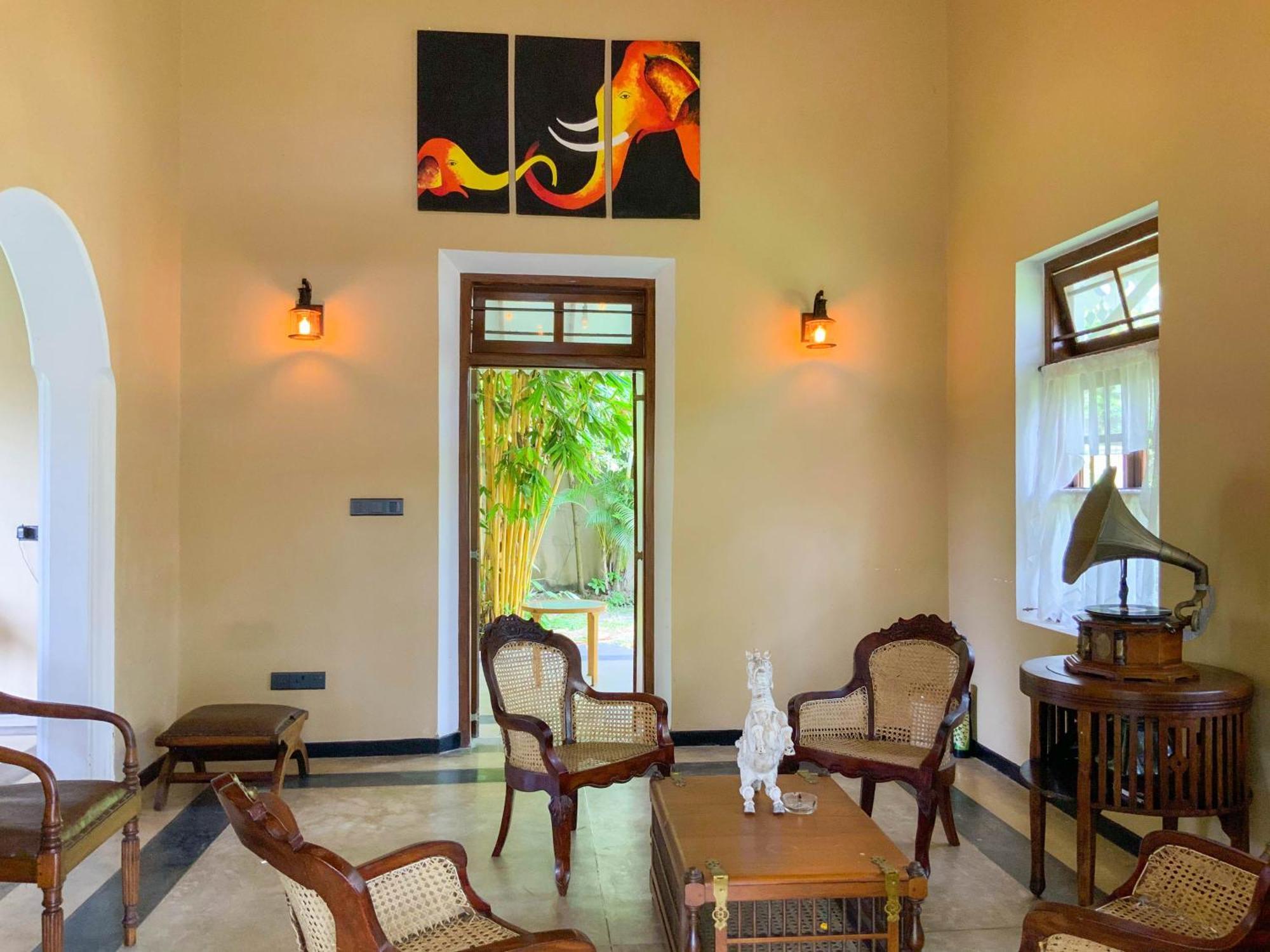 Headman House Antique Villa - A Seaside Royal Stay Ахангама Экстерьер фото